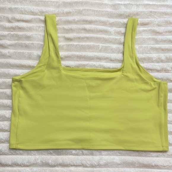 Express Body Contour Crop - Picture 3 of 3